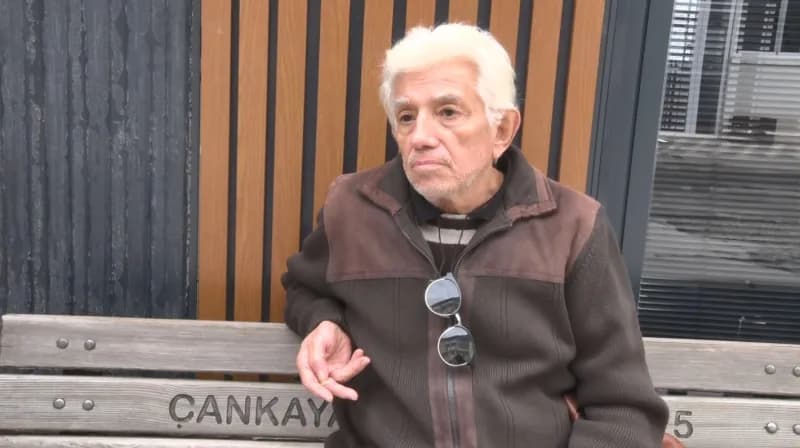 Ankara'da yaşayan 73 yaşındaki Mahmut Topçu, ailesiyle yaşadığı sorunlar nedeniyle evlerine gidemiyor ve otelde kalıyor