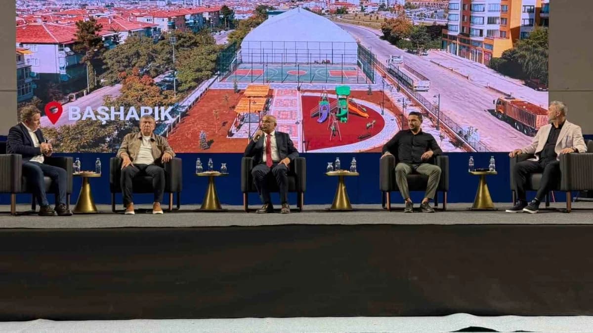 Malatya’da düzenlenen Sporun Zirvesi programında spor dünyasının efsane isimleri ve Malatya Büyükşehir Belediye Başkanı