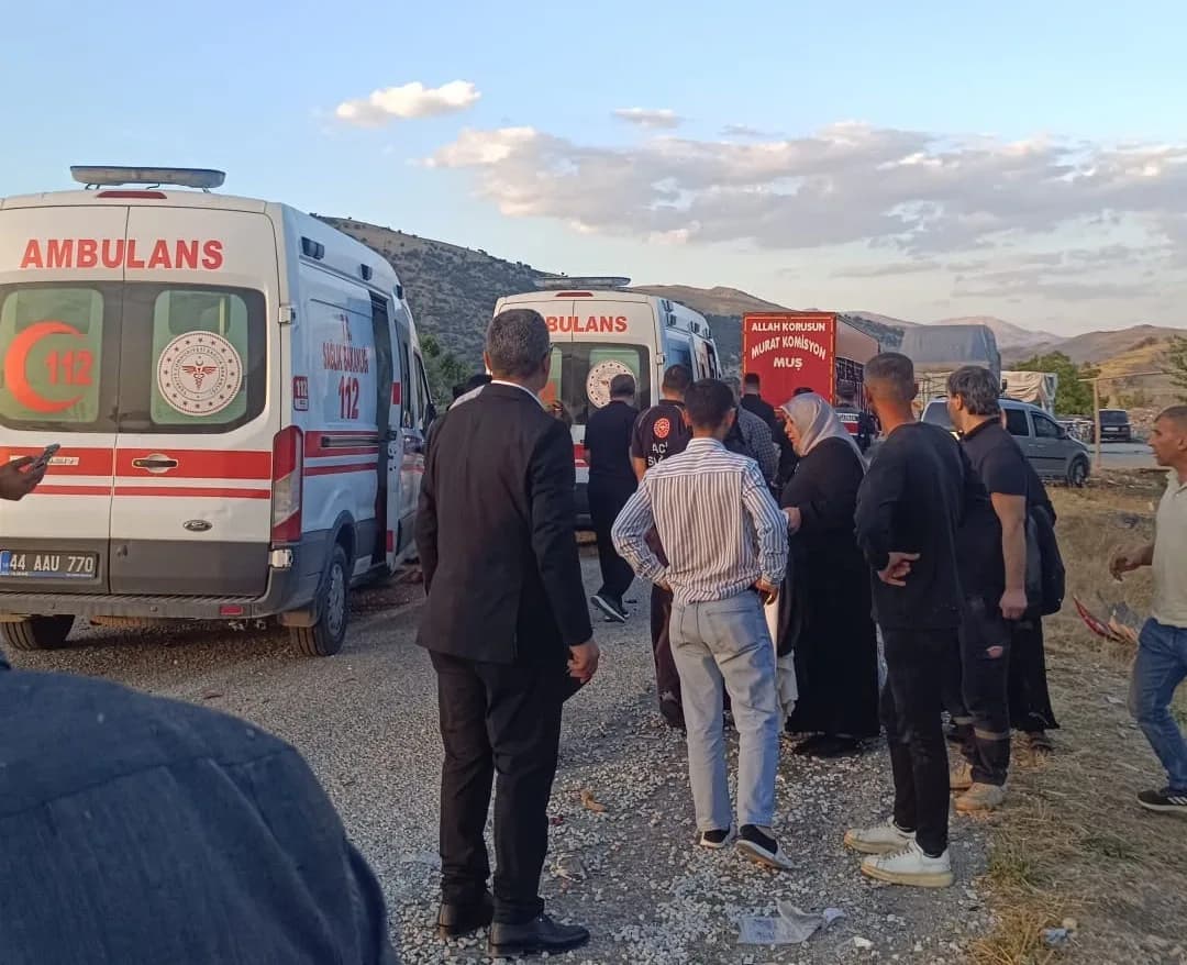 Malatya Doğanşehir'de tır ile otomobilin çarpıştığı trafik kazası sonrası olay yeri