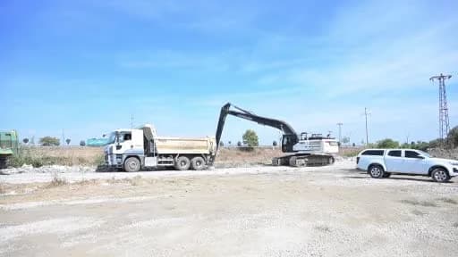 Manisa’da dere yataklarında kış öncesi temizlik çalışmaları yapan MASKİ ekipleri