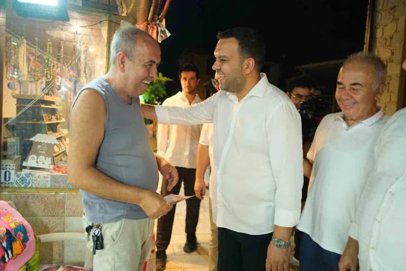 MATSO Başkan Adayı Önem Gök ve ekibi Side esnafını ziyaret ederken