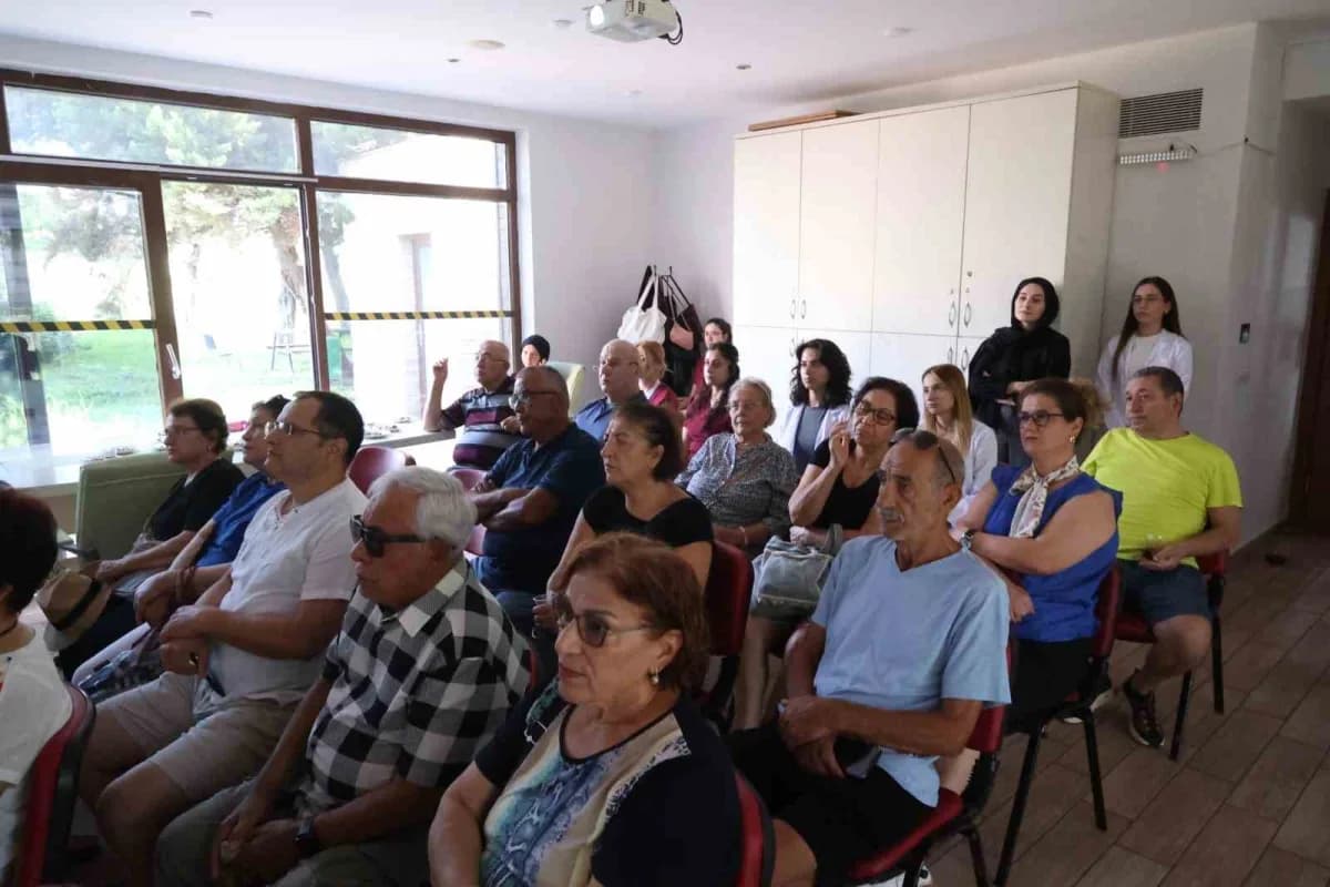Antalya Büyükşehir Belediyesi Mavi Ev Alzheimer hastaları ve yakınlarına moral etkinliği düzenliyor