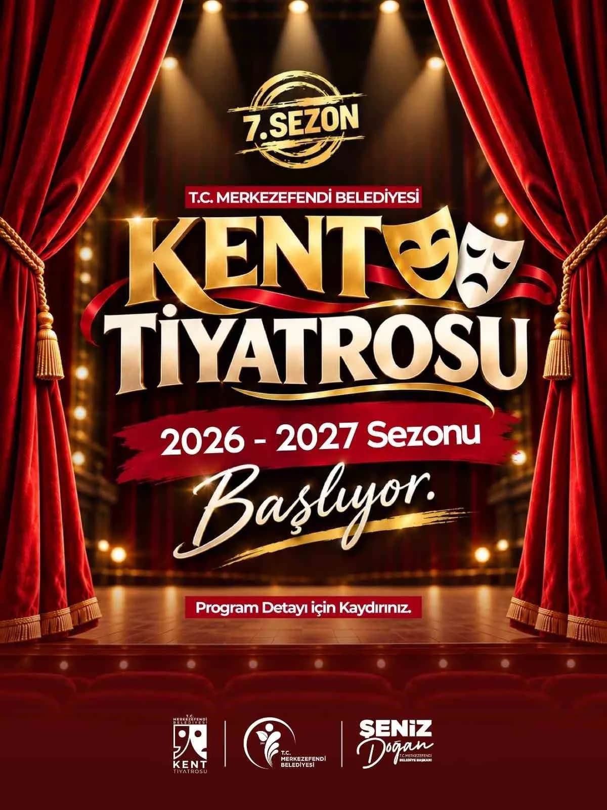 Merkezefendi Kent Tiyatrosu oyuncuları sahnede performans sergiliyor