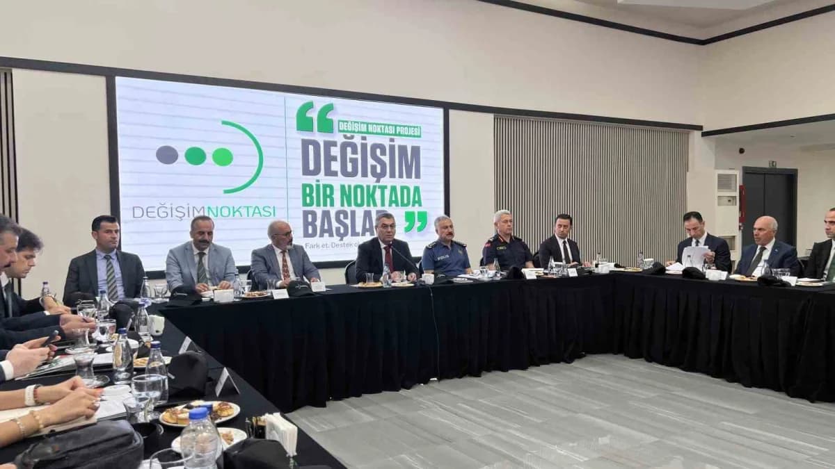 Mersin’de bağımlılıkla mücadele kapsamında Değişim Noktası Projesi tanıtım toplantısından bir kare