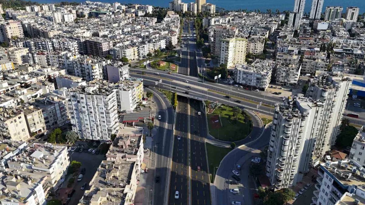 Mersin Yenişehir Güleryüz Kavşağı’nda yapay zeka destekli trafik yönetim sistemi uygulaması