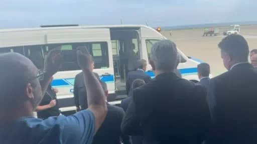 Milli Eğitim Bakanı Yusuf Tekin, Trabzon programını iptal ederek Manisa'ya gitmek üzere uçakta