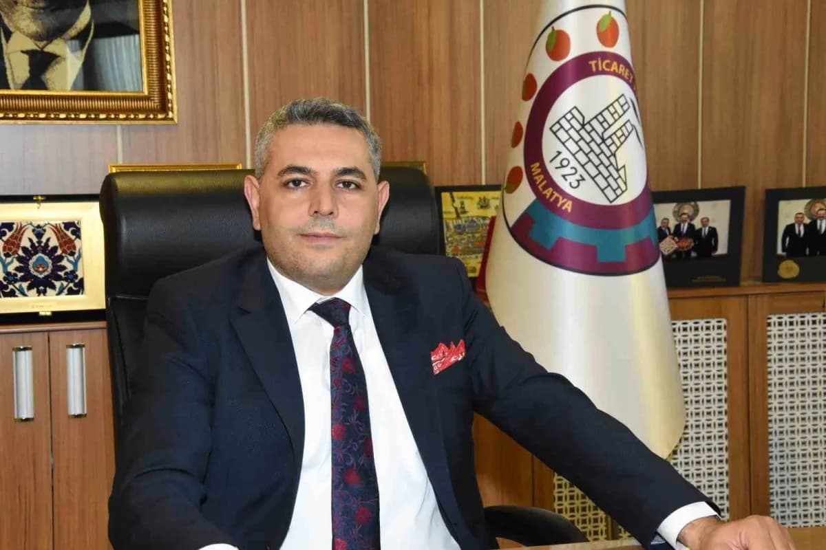 Malatya Ticaret ve Sanayi Odası binası önünde dijital dönüşüm ve yapay zeka destek programı tanıtımı