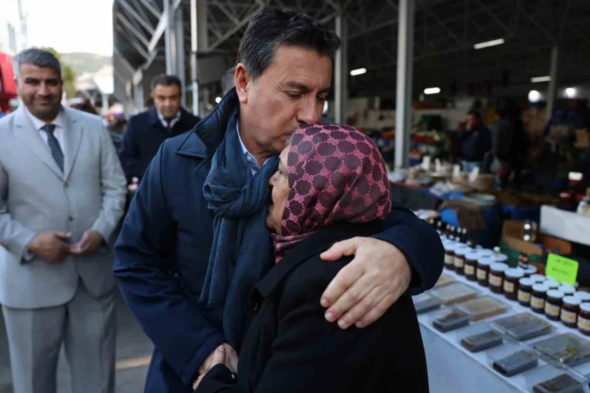 Muğla Büyükşehir Belediyesi tarafından emeklilere yönelik sağlanan desteklerle ilgili yardım dağıtımı
