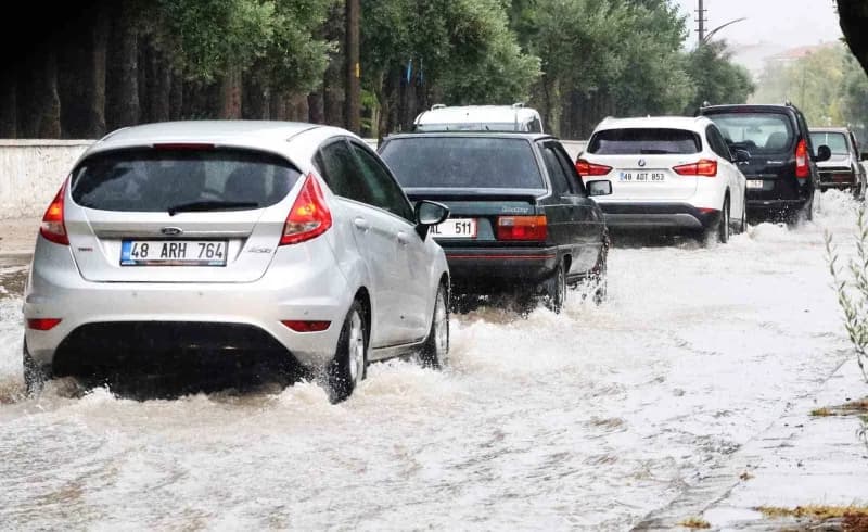 Muğla iç kesimlerinde beklenen kuvvetli sağanak yağış nedeniyle uyarı yapıldı