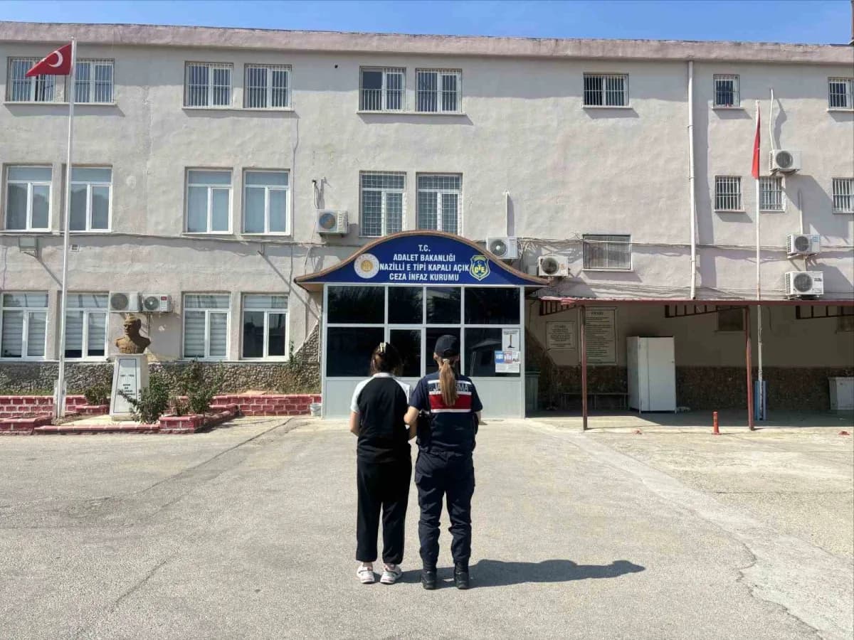 Nazilli ilçesinde jandarma ekipleri tarafından yakalanan hapis cezasıyla aranan şahıs