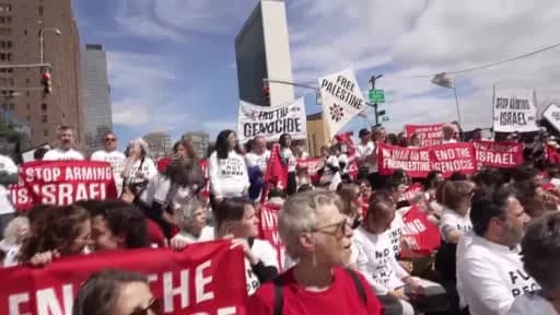 New York’ta BM Genel Merkezi önünde Netanyahu’ya karşı düzenlenen protestoda gözaltına alınan göstericiler