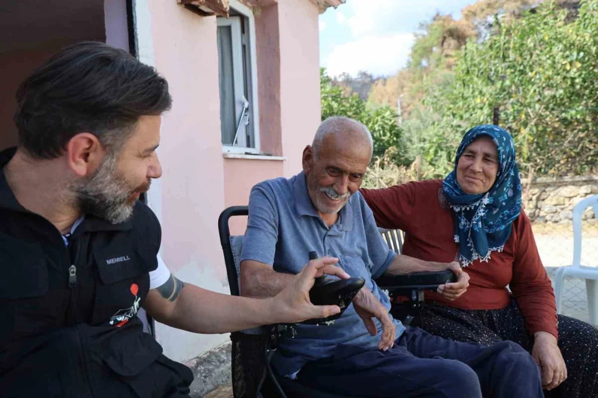Adana'da orman yangınında evi yanan yaşlı çiftin ev eşyaları ve akülü tekerlekli sandalyesi yenilendi