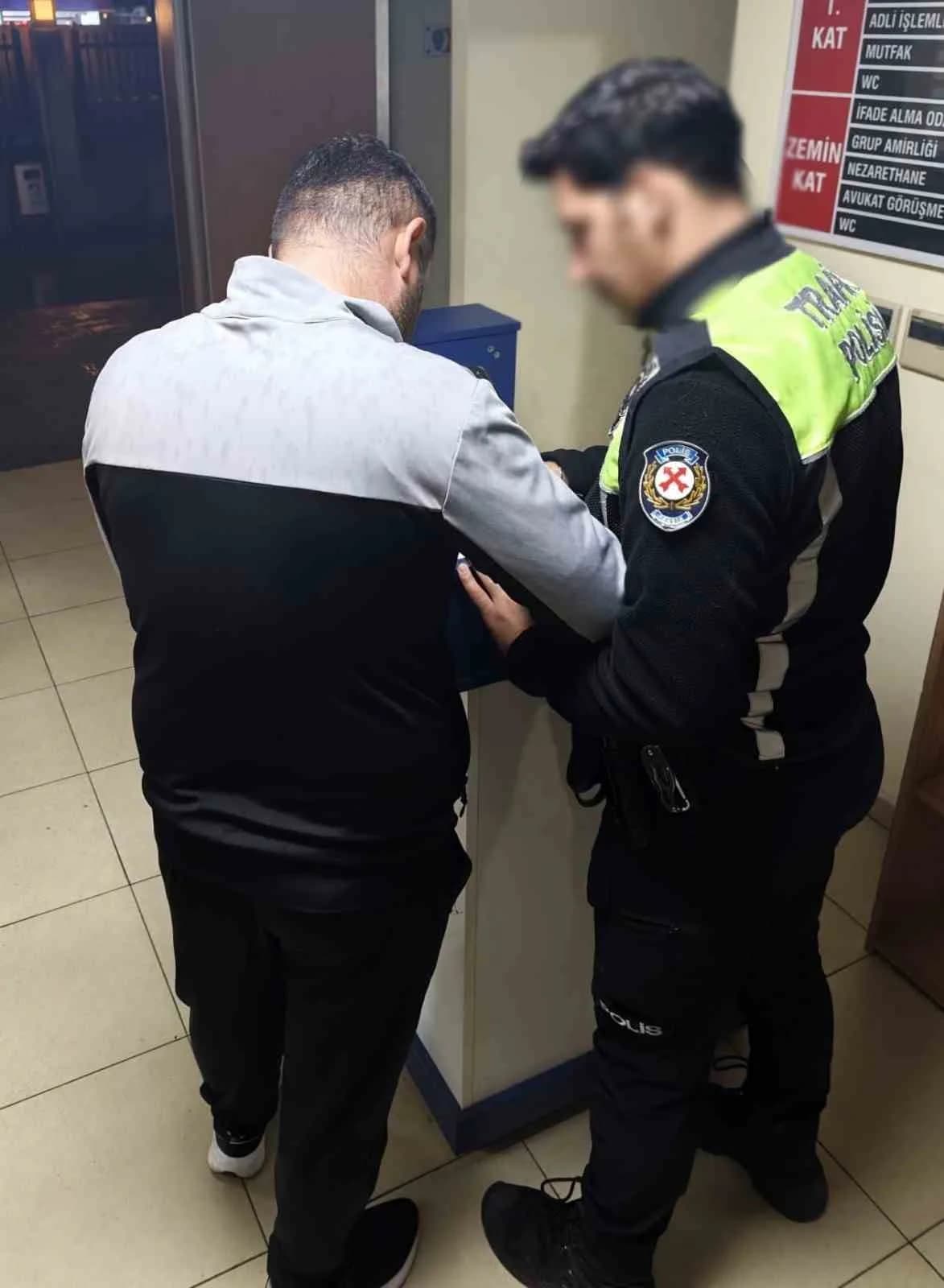 Pendik'te makas atan sürücünün trafik cezası uygulanan aracı