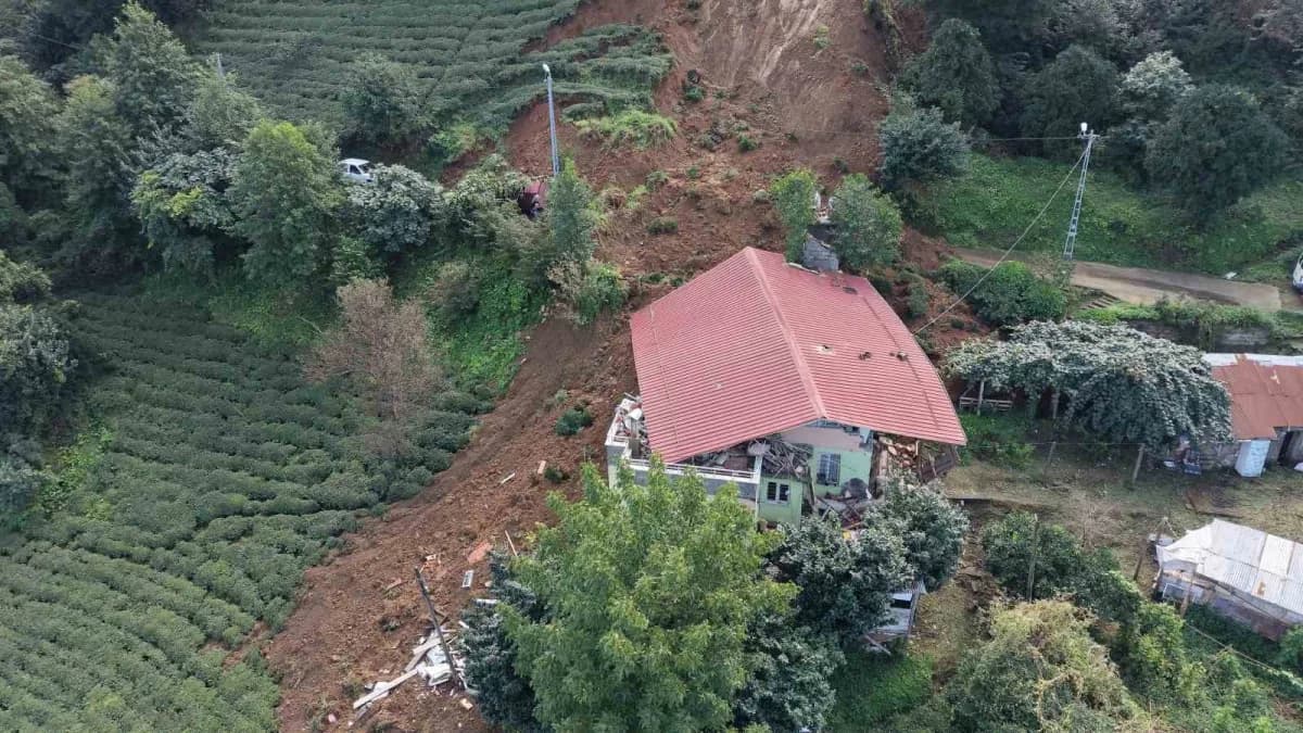 Rize’de şiddetli yağış sonrası oluşan heyelan ve su baskını nedeniyle zarar gören alanlar