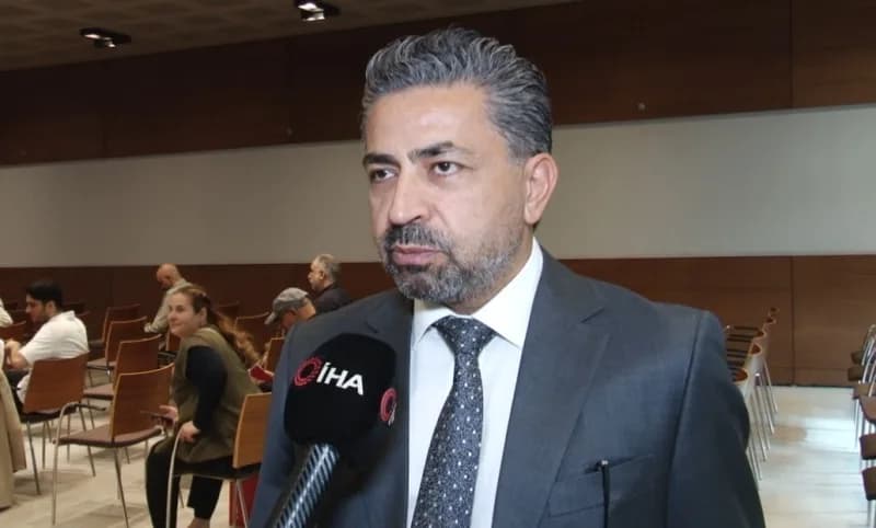 Ankilozan spondilit hastalığına dikkat çeken uzmanlar ve hasta derneği temsilcileri etkinlikte konuşuyor