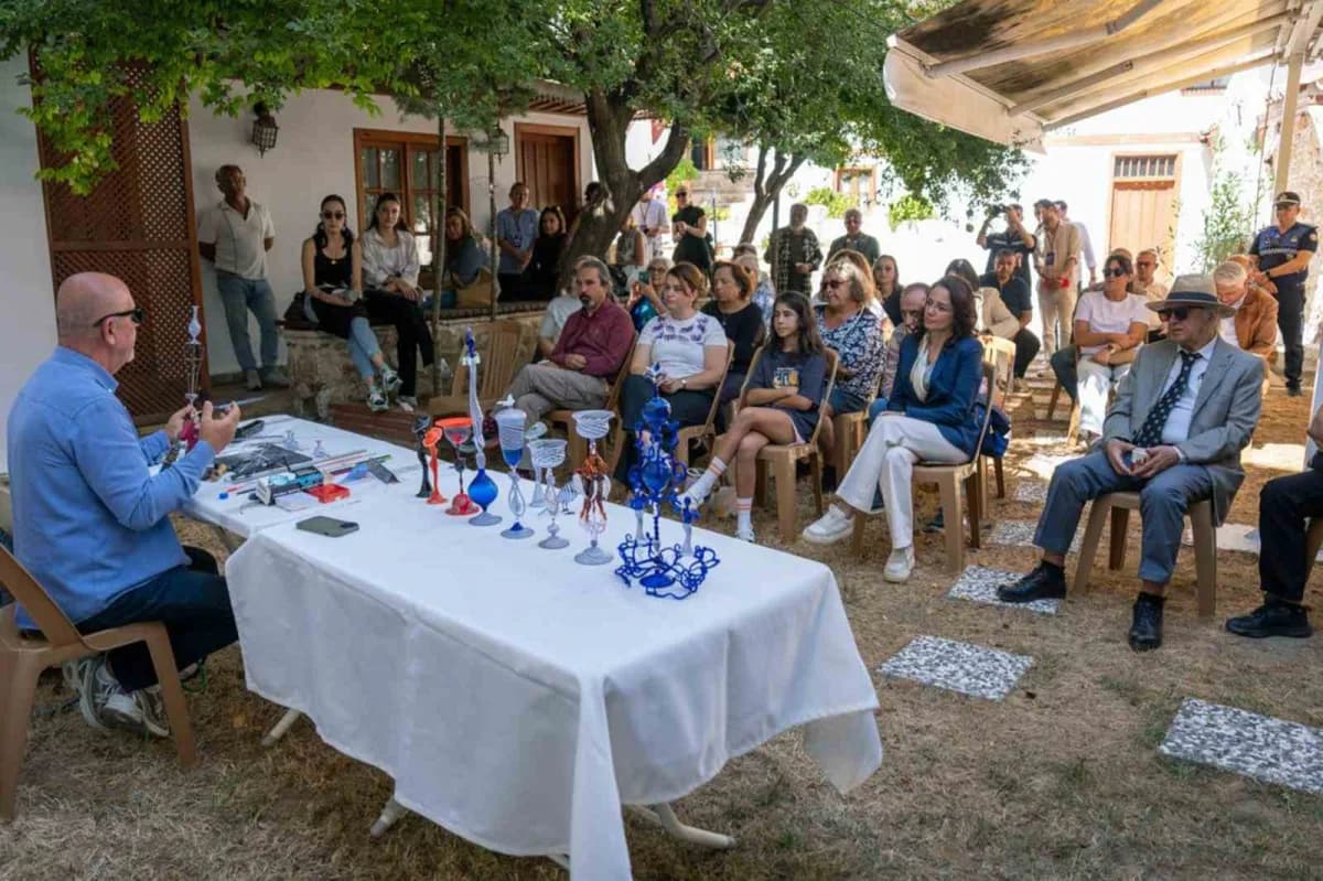 Menteşe’de Uluslararası Muğla Kültür ve Sanat Şenliği kapsamında cam üfleme ve resim sergileri ziyaretçilerini ağırlıyor