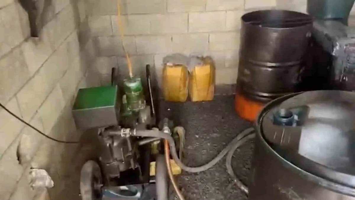 Şanlıurfa Viranşehir'de jandarma ekiplerinin kaçak akaryakıt operasyonunda ele geçirilen malzemeler