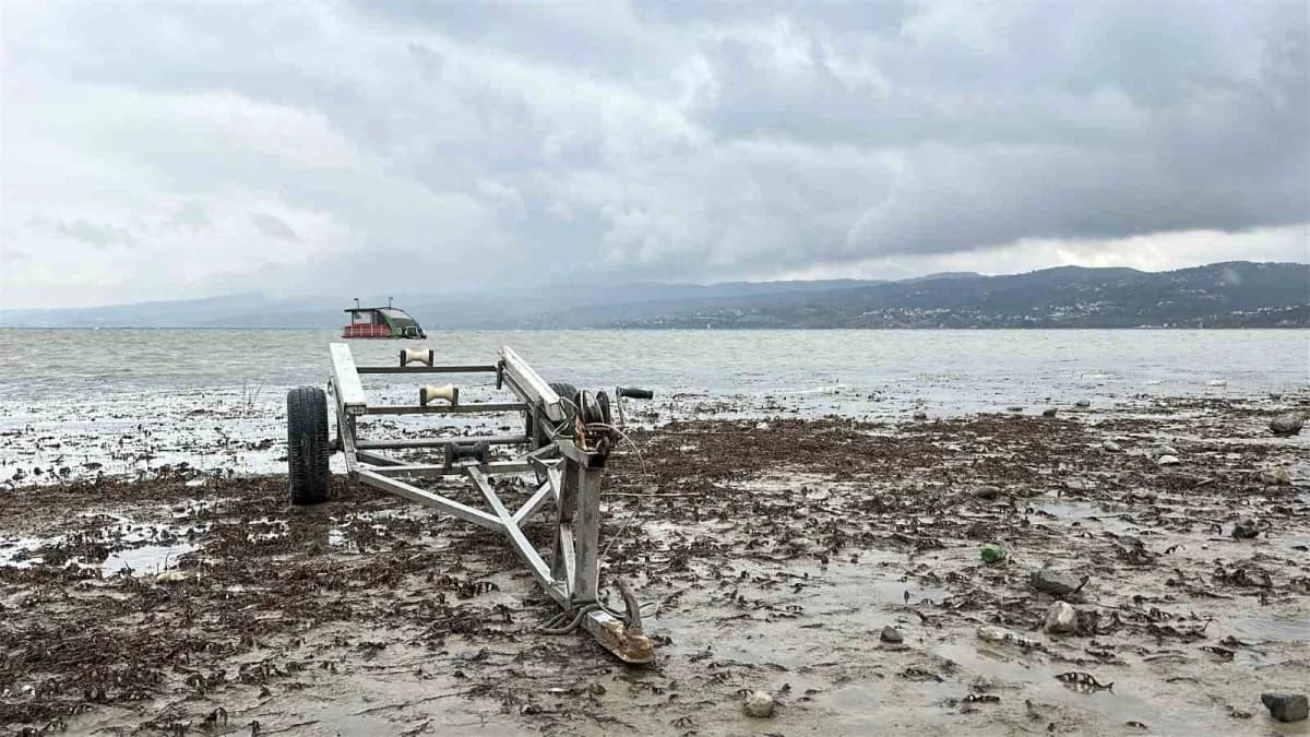 Sakarya'da Sapanca Gölü kıyısında su seviyesi ve çevresi görüntüsü