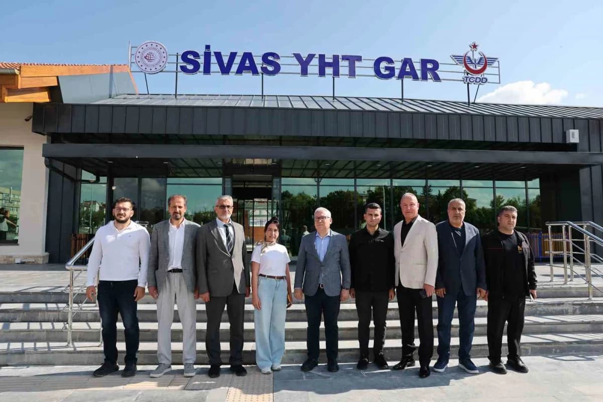 Sivas Valisi Yılmaz Şimşek, kentteki sağlık, ulaşım ve eğitim yatırımlarını yerinde inceliyor