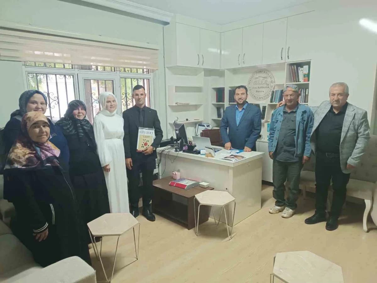Tavşanlı İlçe Müftülüğü yeni evli çiftlere evlilik rehberliği hizmeti sunuyor