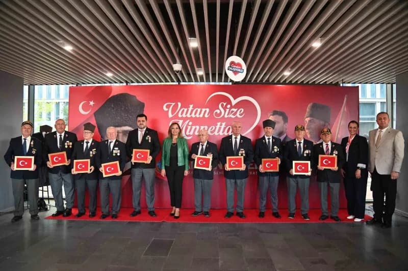 Tekirdağ Büyükşehir Belediyesi tarafından düzenlenen Gaziler Günü onur yemeğinde gaziler ve aileleri bir arada
