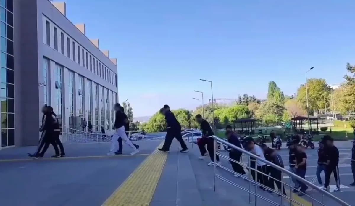 Tekirdağ merkezli 4 ilde düzenlenen organize suç operasyonunda polis ekipleri çalışma yapıyor