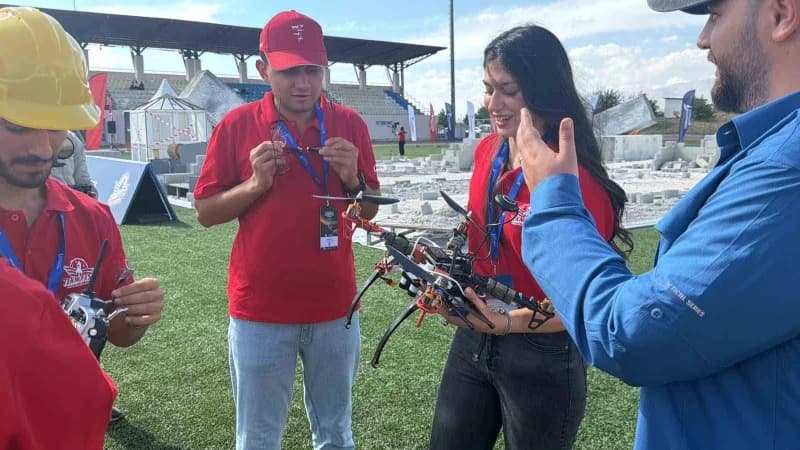 TEKNOFEST 2026 İleri Otonom Sistemler Yarışması kapsamında Adıyaman'da insansız hava ve kara araçlarının test uçuşu yapı