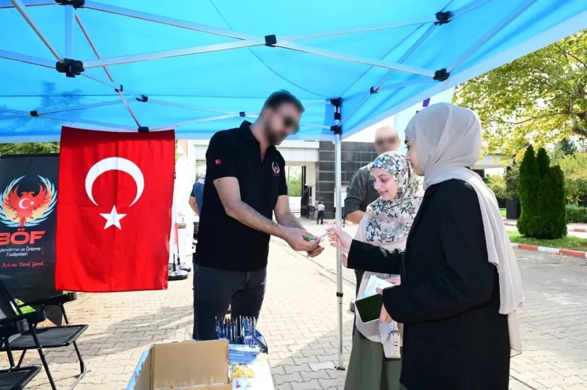 Bingöl Üniversitesi’nde terörle mücadele bilgilendirme standı ve etkinlik görüntüsü