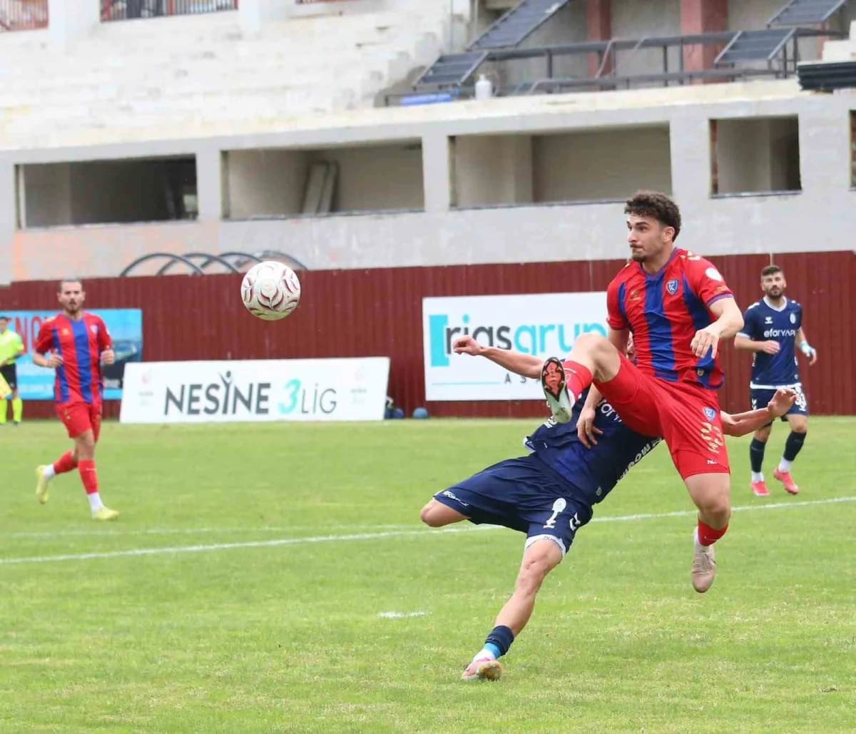 TFF 3. Lig 4. haftasında Pazarspor ile Karabük İdmanyurdu Spor arasında oynanan maçtan bir görüntü