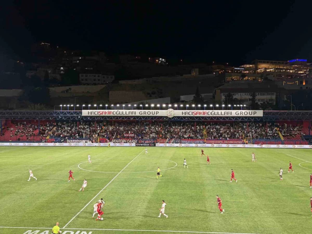 Mardin 21 Kasım Şehir Stadyumu'nda oynanan Trendyol 1. Lig maçında Mardin 1969 Spor ve Kayserispor takımları