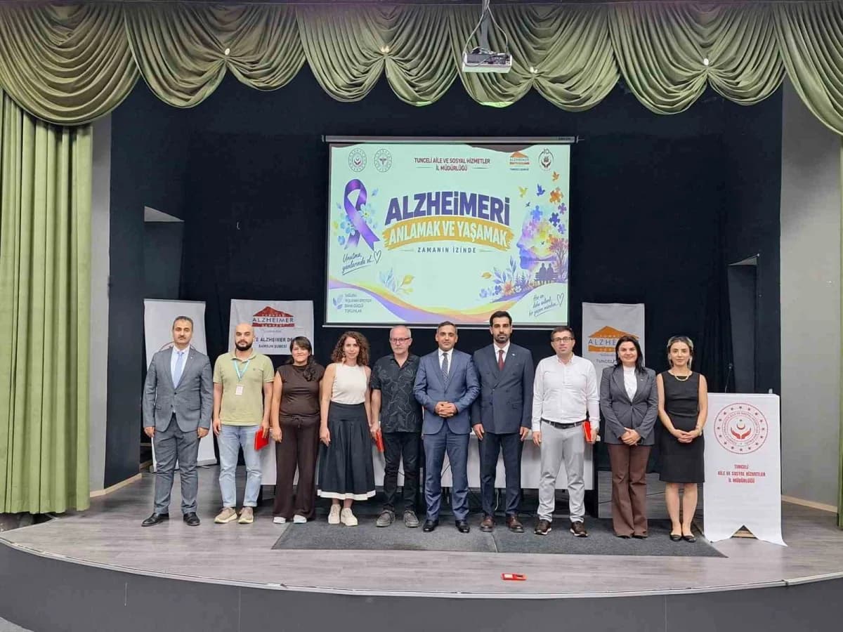 Tunceli’de Alzheimer hastalığı ve bakım süreci panelinden bir görüntü