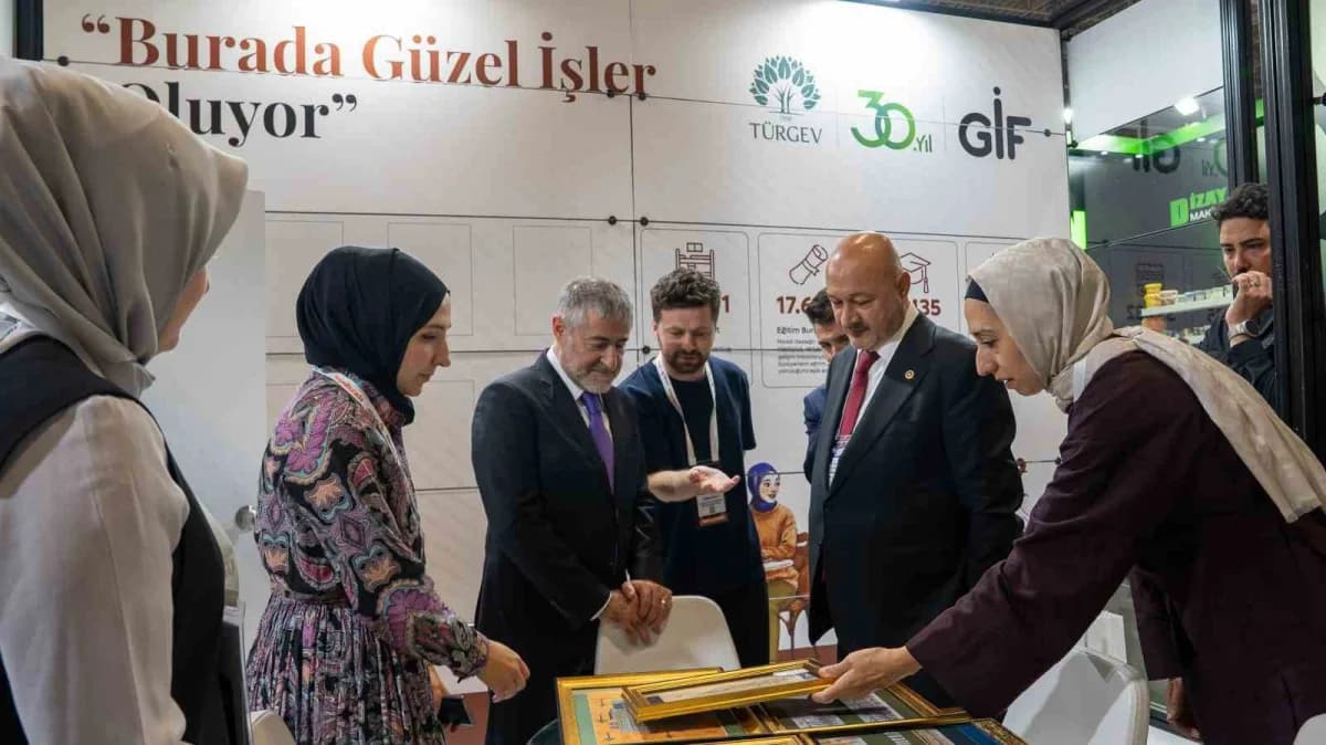 TÜRGEV standında gençlerin eğitim ve teknoloji alanındaki üretimlerinin sergilendiği MÜSİAD EXPO 2026 fuar alanı