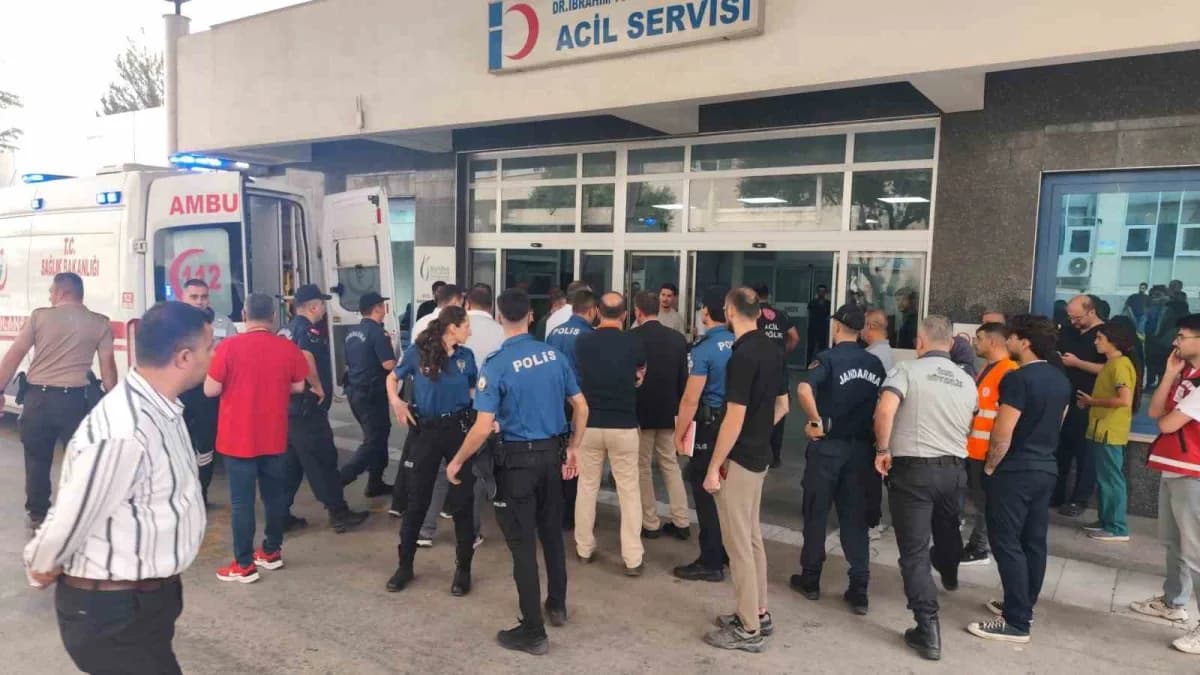 Turgutlu ilçesinde okul önünde silahlı saldırı sonrası olay yeri ve sağlık ekipleri