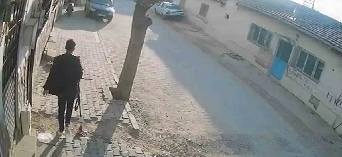 Turgutlu’da okul önünde silahlı saldırı sonrası olay yerine gelen sağlık ve polis ekipleri