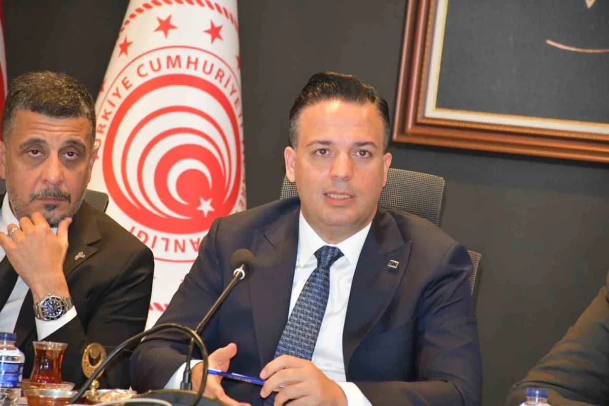 Gaziantep'te düzenlenen TİM Halı Sektör Kurulu toplantısında sektör temsilcileri bir arada