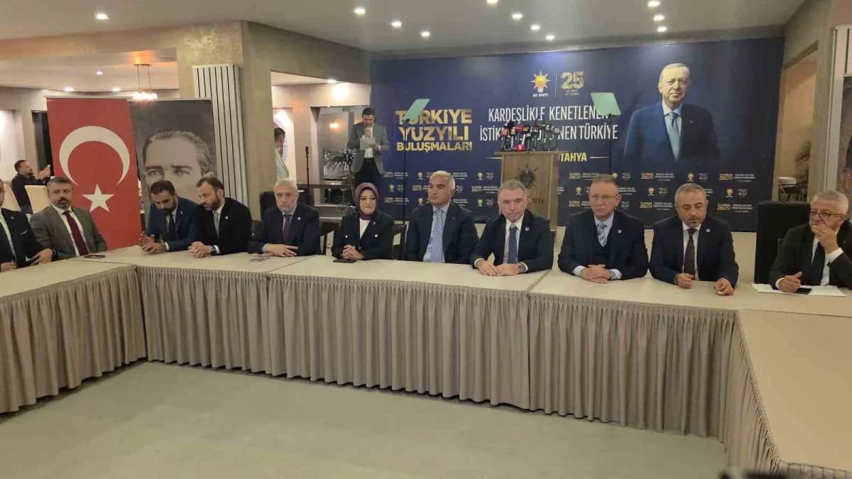 Kültür ve Turizm Bakanı Mehmet Nuri Ersoy Kütahya'da Türkiye Yüzyılı Buluşmaları programında konuşuyor