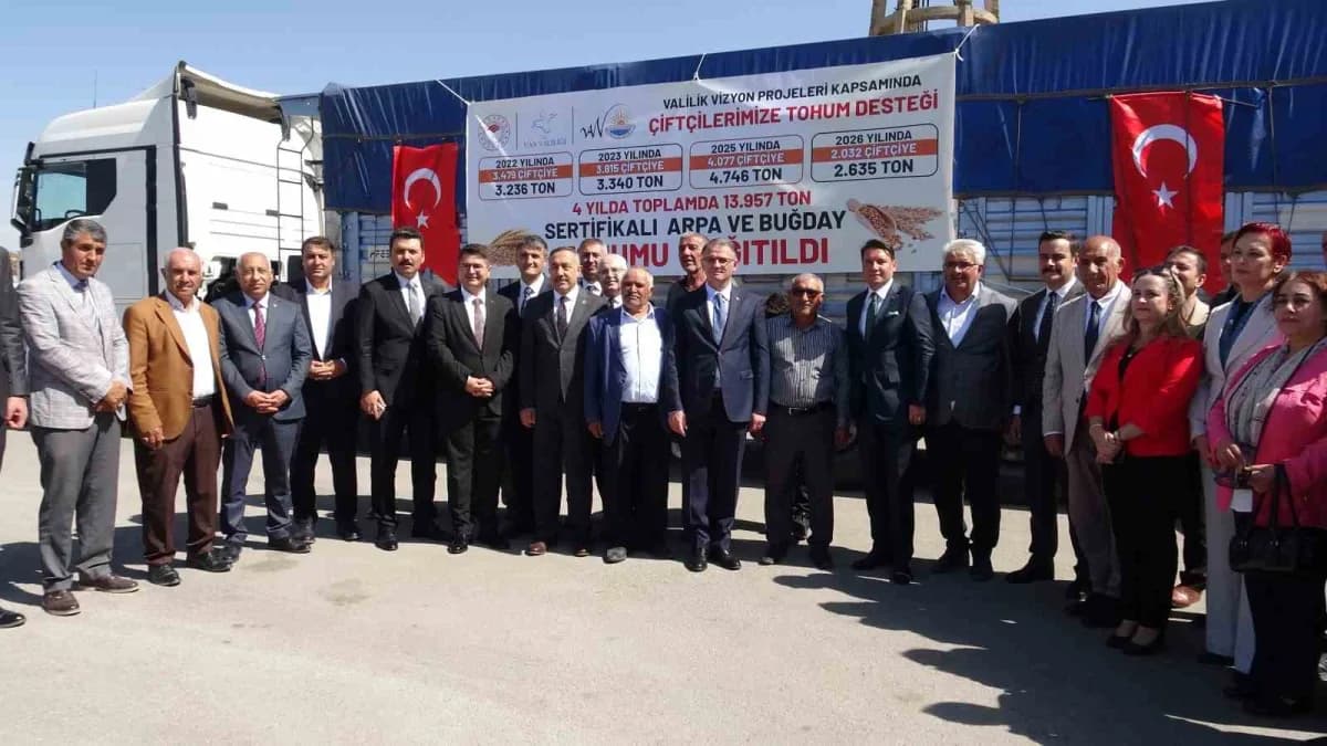 Van’da çiftçilere dağıtılan sertifikalı arpa ve buğday tohumları