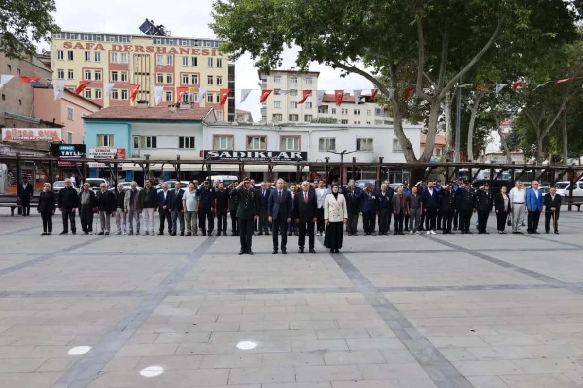 Yahyalı Cumhuriyet Meydanı’nda 19 Eylül Gaziler Günü töreninden bir kare