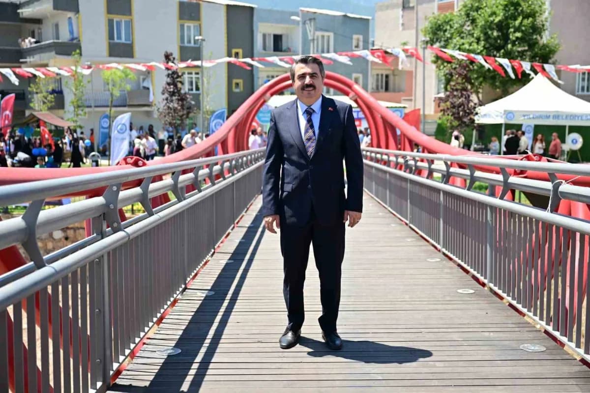 Yıldırım Belediyesi tarafından yapılan kentsel dönüşüm ve gençlik merkezi yatırımlarından bir görünüm