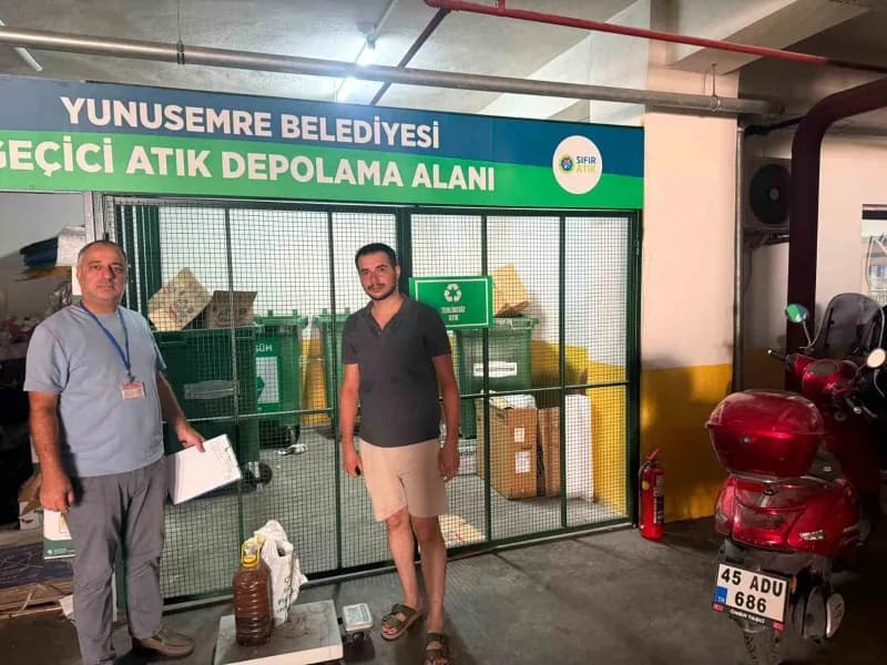 Yunusemre Belediyesi atık yağ kampanyası kapsamında sıvı yağ dağıtımı yapıyor