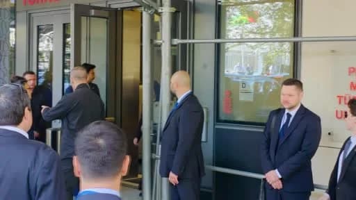 Ukrayna Devlet Başkanı Zelenskiy ve Cumhurbaşkanı Erdoğan görüşme sırasında