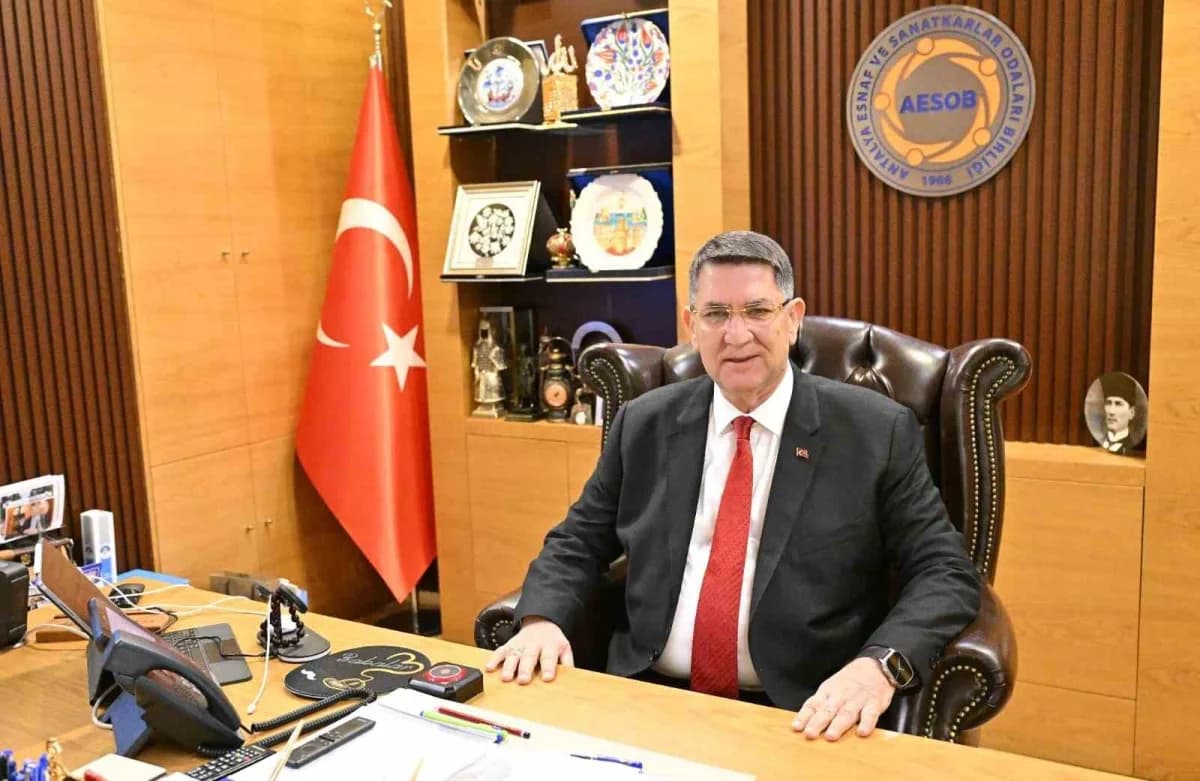 AESOB Başkanı Adlıhan Dere, Dünya Standartlar Günü açıklaması yaparken