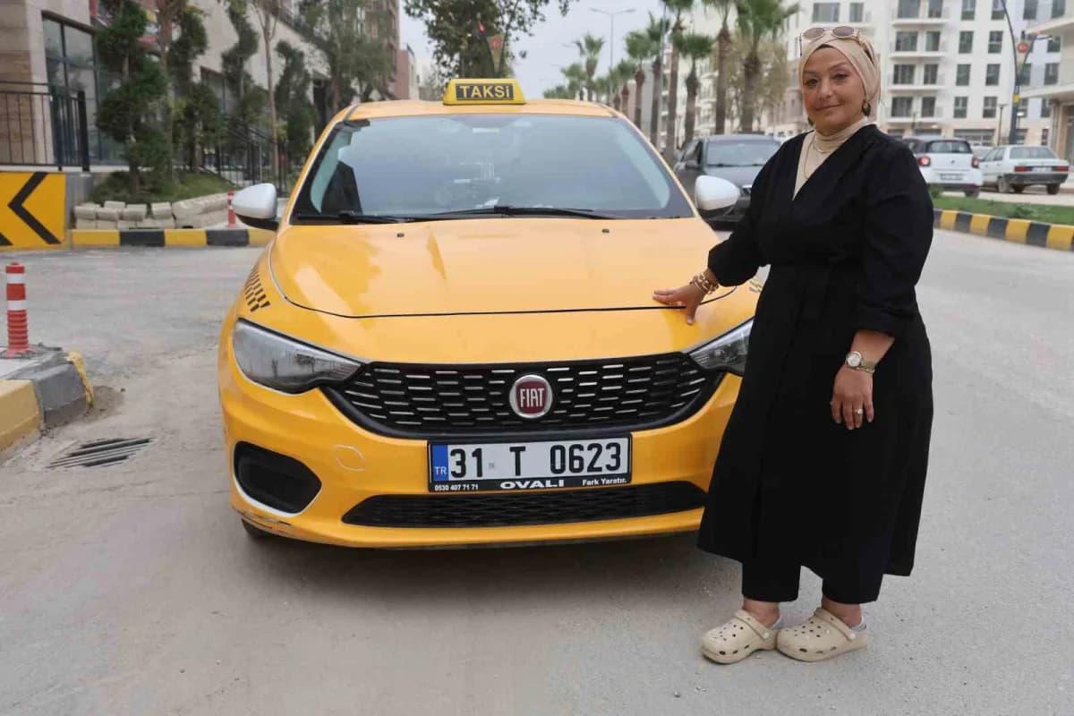 Ağabeyinin emanetine sahip çıkarak taksicilik yapan kadın, pes etmeyerek kenttin yollarında direksiy
