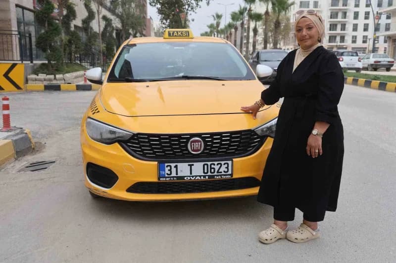 Ağabeyinin emanetine sahip çıkarak taksicilik yapan kadın, pes etmeyerek kenttin yollarında direksiy