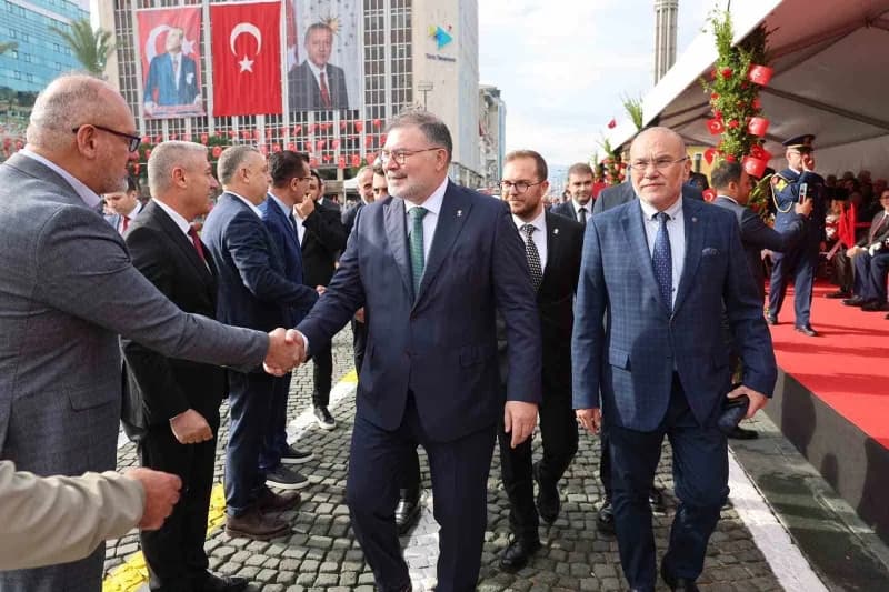 AK Parti İzmir İl Başkanı Bilal Saygılı 29 Ekim Cumhuriyet Bayramı töreninde konuşma yapıyor