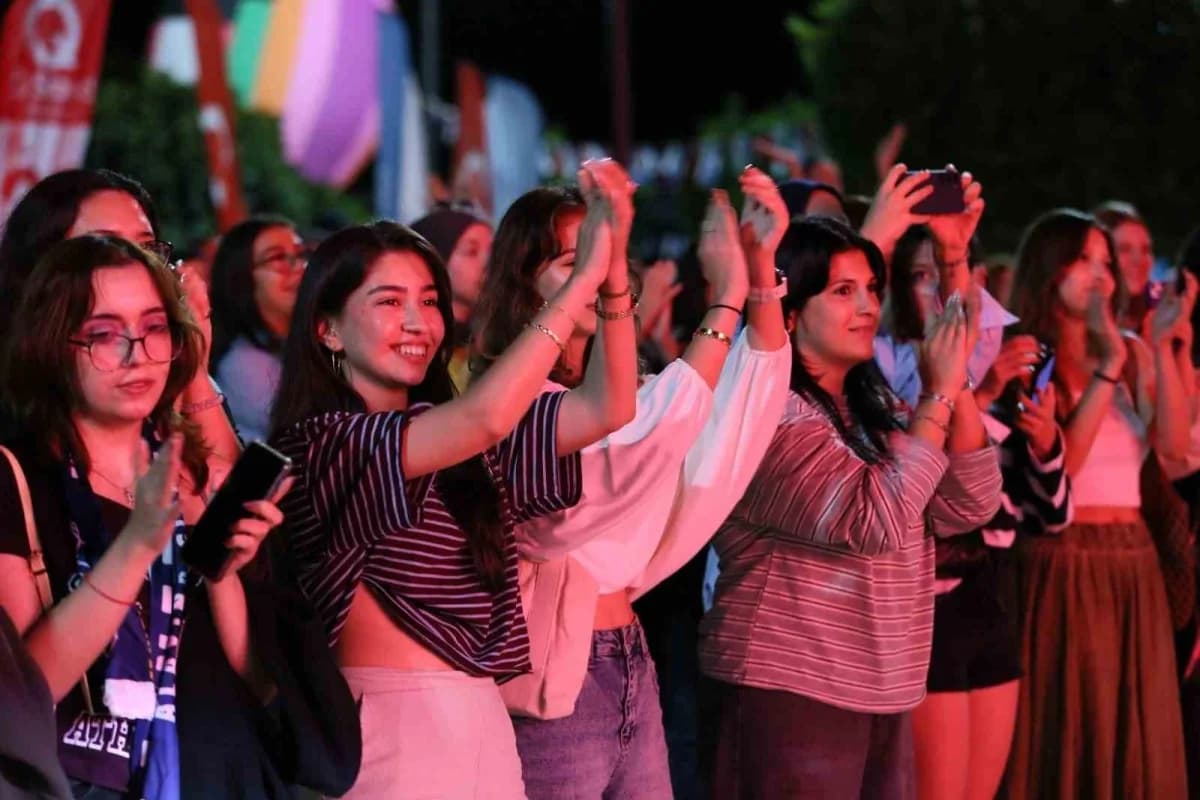 Alanya Alaaddin Keykubat Üniversitesi’nde düzenlenen Hoş Geldin Şenliği etkinliklerinden renkli görü