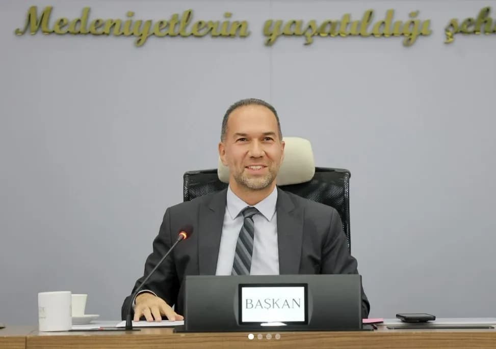Niğde Belediye Başkanı Emrah Özdemir altyapı çalışmaları hakkında açıklama yapıyor