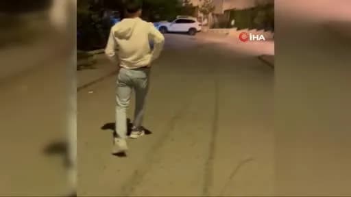 Ankara Keçiören’de gece sokakta havaya ateş eden şüphelilerin polis tarafından yakalanması
