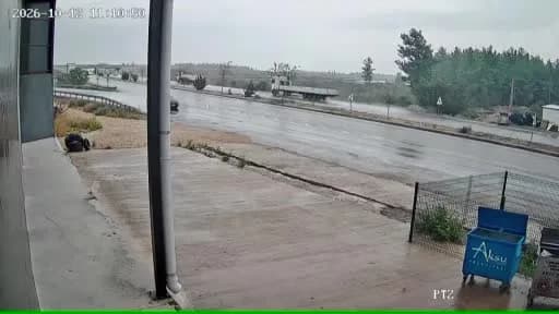 Antalya-Isparta karayolunda devrilen yolcu midibüsünün güvenlik kamerası görüntüsü
