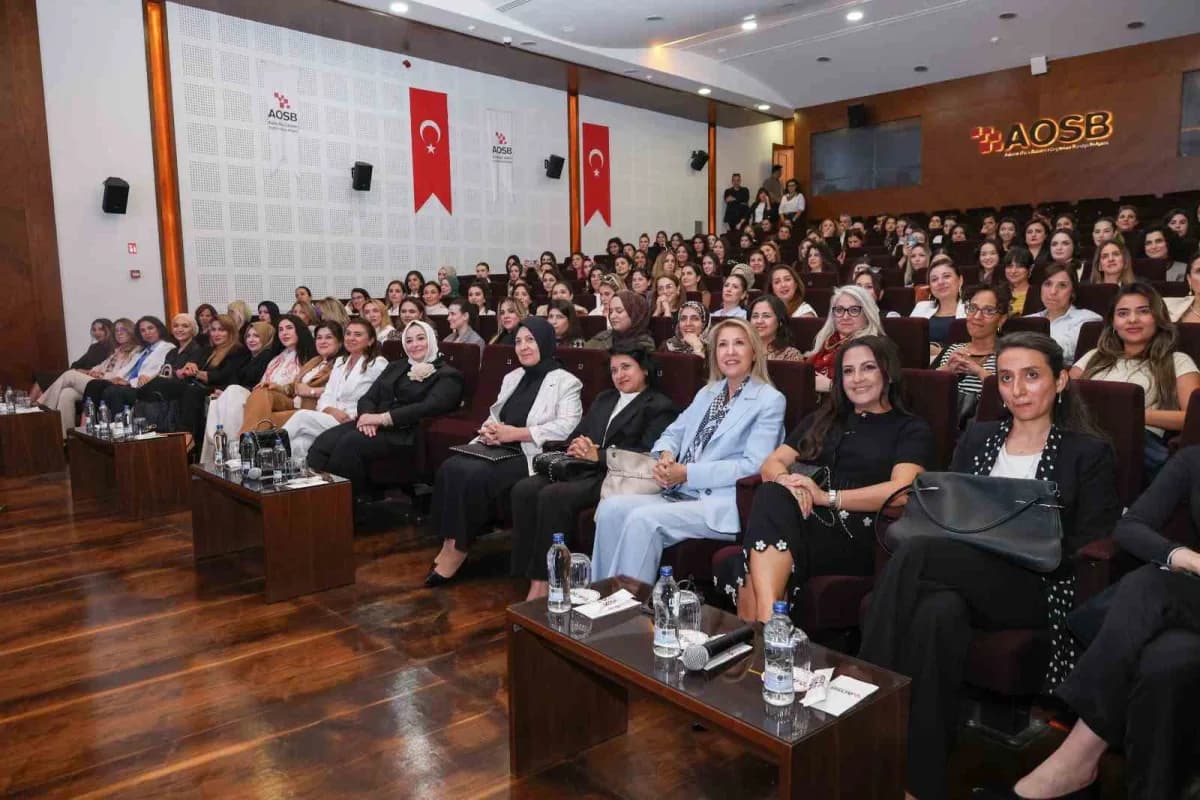Adana AOSB’de kadın liderlik ve kişisel marka yönetimi etkinliğinden bir kare